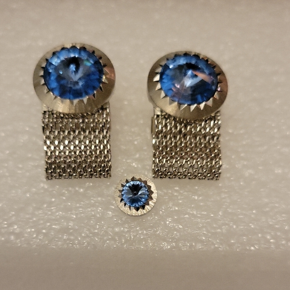 Elegant Silver and Blue Cuff Link Set